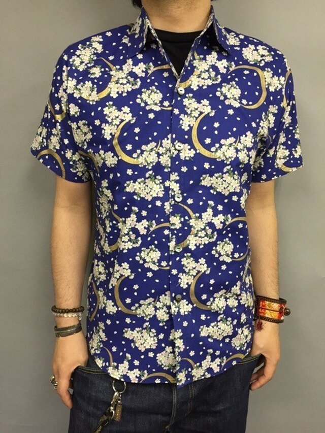 半袖和柄シャツ(三日月と桜)青の画像1枚目
