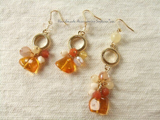 sold/アンバーのトリオピアス(P0649)の画像1枚目