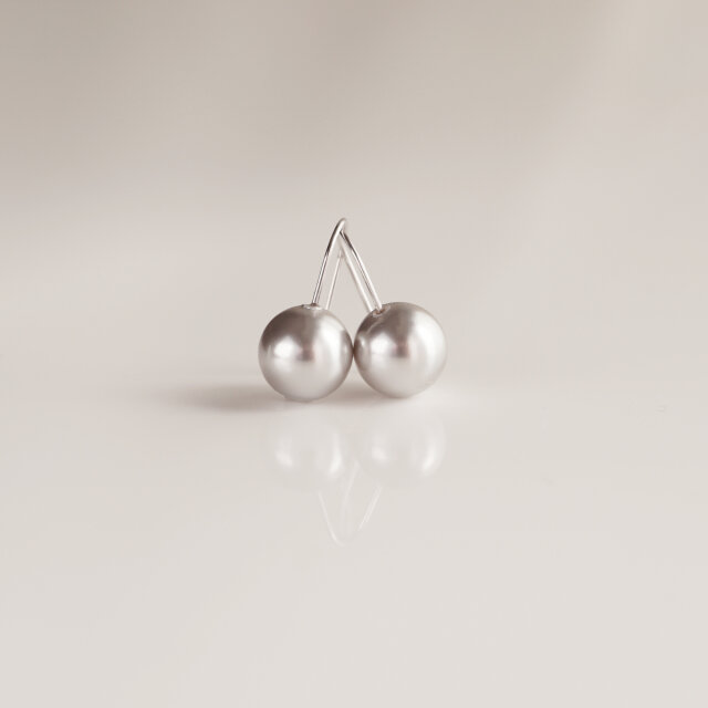 パールフックピアス10Kホワイトゴールド 8mm 色：グレー