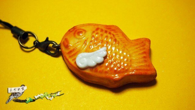 【受注制作】天使の羽根付きの鯛焼きストラップの画像1枚目