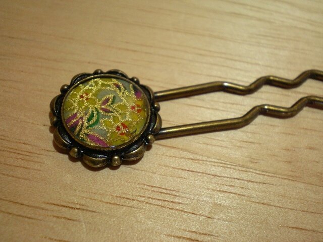 < 訳あり>UVレジンで作ったシンプルなかんざし*淡黄小花の画像1枚目
