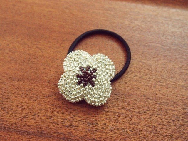 【sold】ohana-twoビーズ刺繍ヘアゴムの画像1枚目