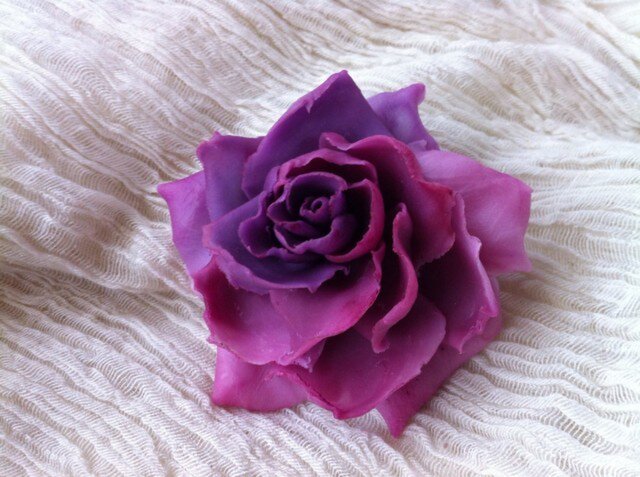 薔薇のコサージュの画像1枚目