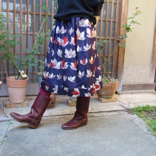 銘仙リメイク☆紺地に扇（？）キュートなふんわりギャザースカート