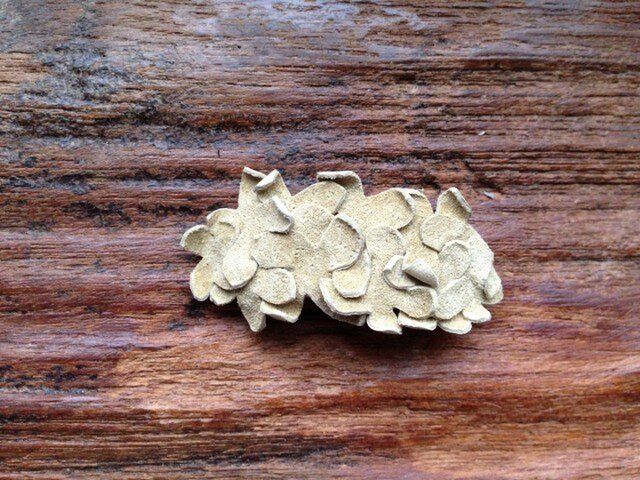 革花のバレッタ ベージュ 金具4cm 108の画像1枚目
