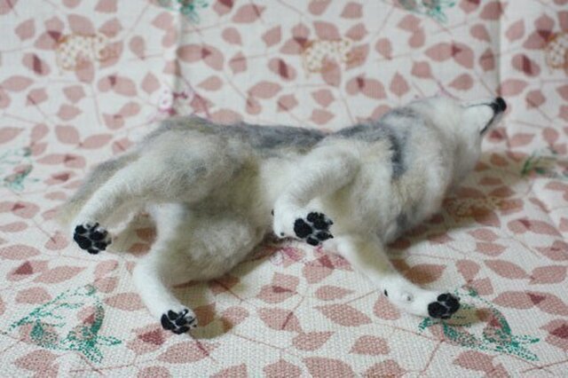 羊毛フェルト オオカミ | iichi 日々の暮らしを心地よくする