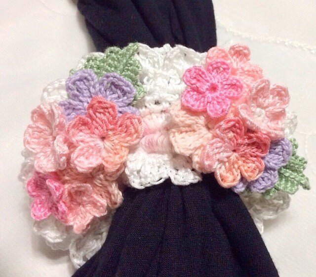 ハンドメイド☆春の桜色レース編みシュシュ 手編み フラワー