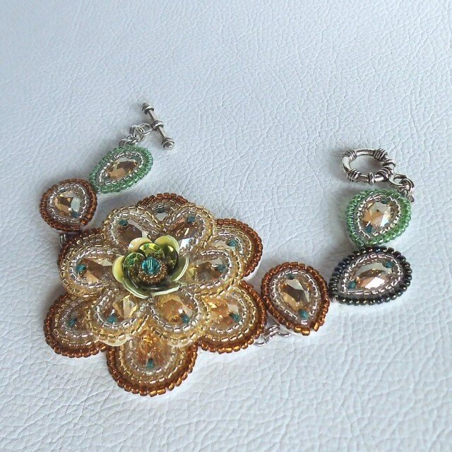 【ビーズ刺繍】スワロフスキー* ブレスレット #2の画像1枚目
