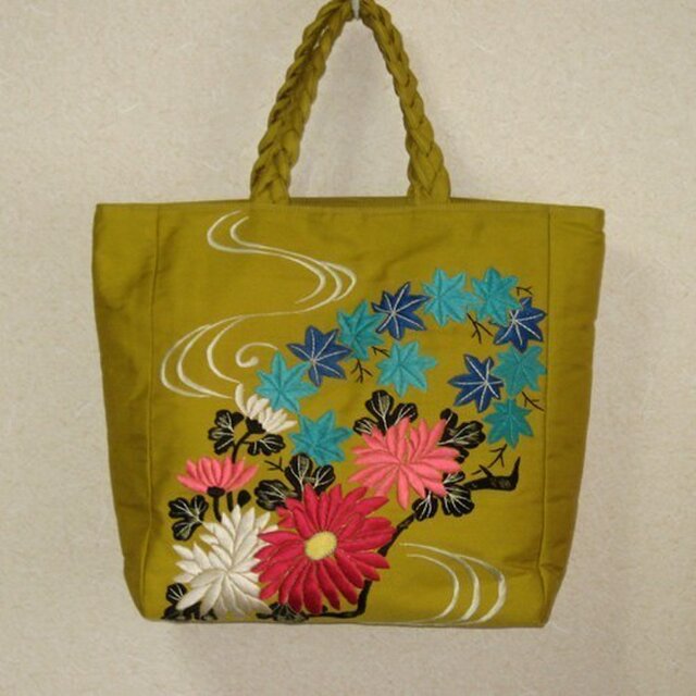 からし色の刺繍帯かばんの画像1枚目