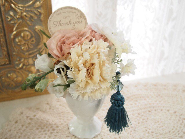 SOLD OUT*母の日にカーネーションのクラシックアレンジの画像1枚目
