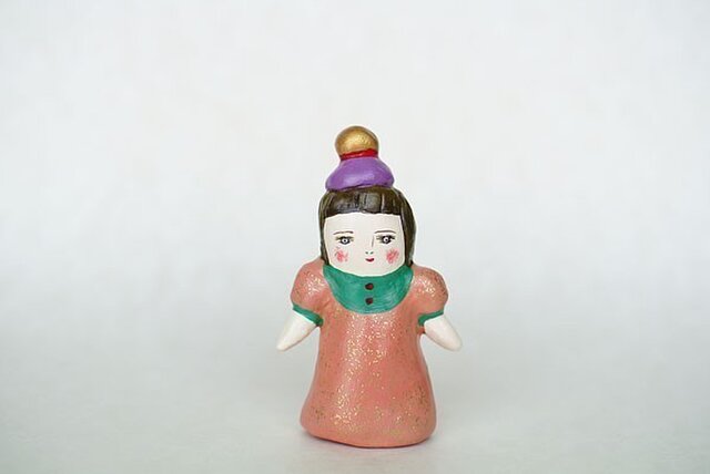金色ポンポン帽子のひとの画像1枚目