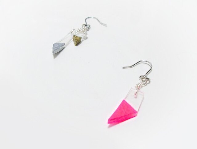 (再販)プラスチックのカケラピアスの画像1枚目
