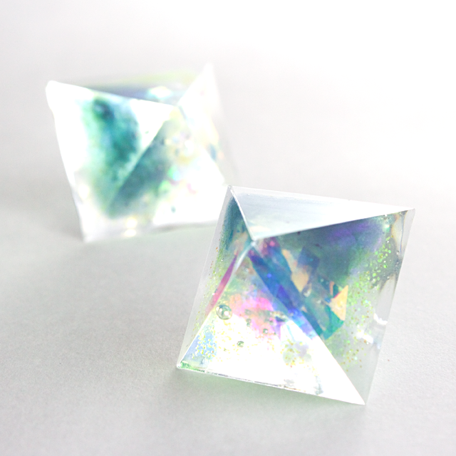 ピラミッドピアス(澱み陽炎)