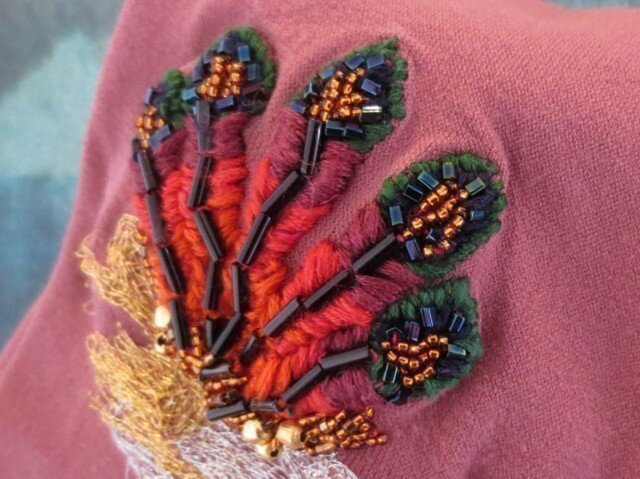 クジャクの羽モチーフ 刺繍タイツ peacock embroidery tights コットン糸・金糸・ビーズ使用の画像1枚目