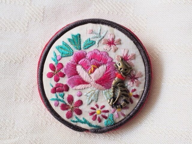 猫 ブローチ ヴィンテージ手縫い 京刺繍 Iichi ハンドメイド クラフト作品 手仕事品の通販