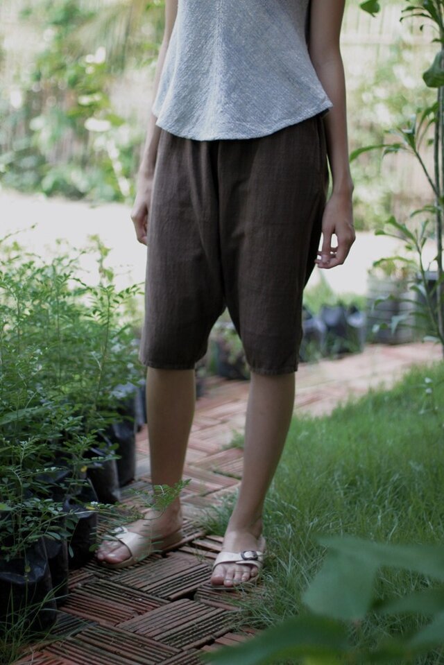 黒檀染めのひざ丈・サルエルパンツ