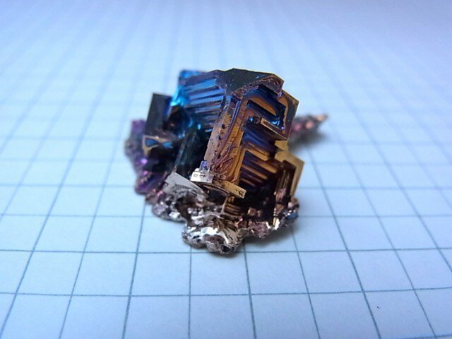 きらきら輝くビスマス結晶G | iichi 日々の暮らしを心地よくする