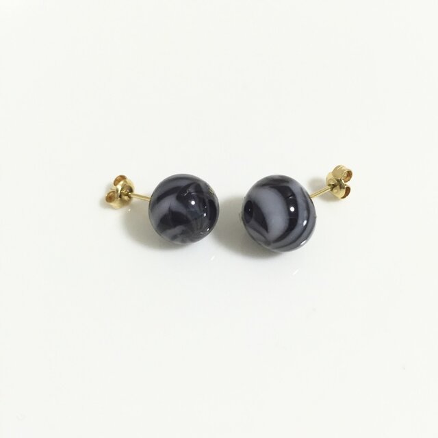 黒白マーブルとんぼK18ピアス ③の画像1枚目