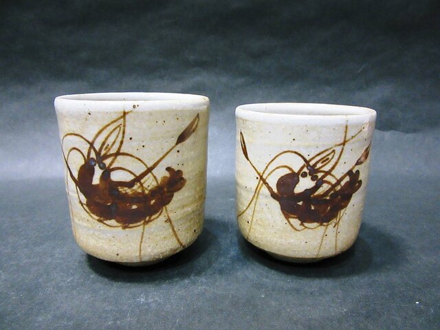 絵唐津夫婦湯呑(海老・寿)の画像1枚目