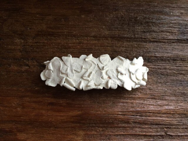 革花のバレッタ白 金具6cm 115の画像1枚目
