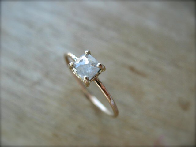 White Diamond Prong Ring Squareの画像1枚目