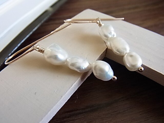 14KGF 3pearl stickピアスの画像1枚目