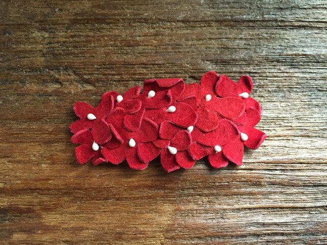 革花のスリーピン(花芯付き) Sサイズ 赤の画像1枚目