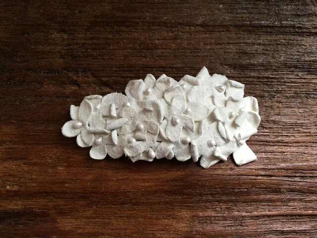 革花のスリーピン(花芯付き) Sサイズ 白の画像1枚目