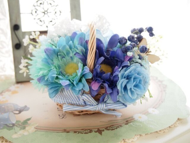 SOLD OUT*シンデレラカラー・ロマンティックブルーの花かごの画像1枚目