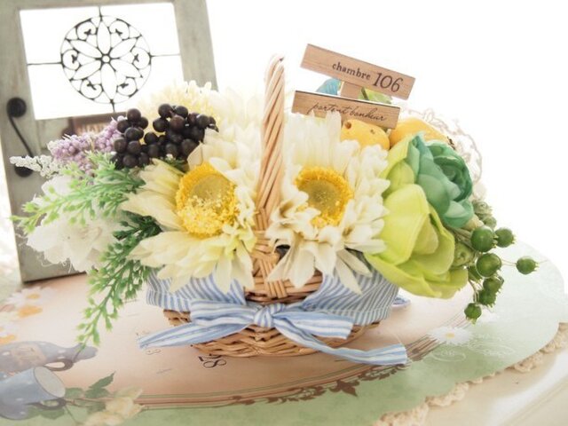 SOLD OUT*ナチュラルが可愛いフルーツとお花の花かごの画像1枚目