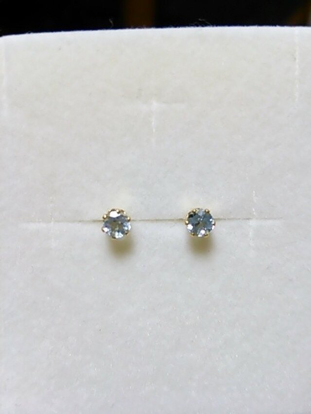 再販:宝石質スカイブルートパーズファセットピアス(4ミリ)の画像1枚目