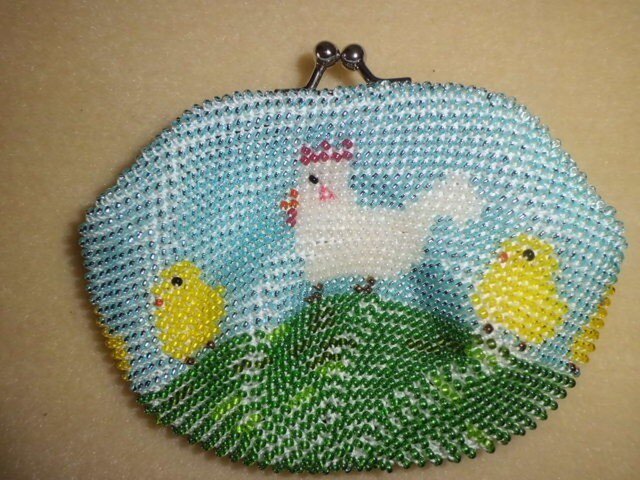 <オーダー品>ビーズ編みがま口財布 にわとり&ひよこ親子柄の画像1枚目