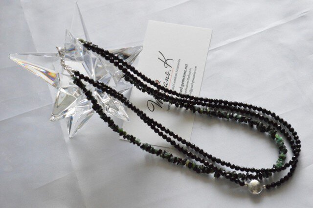Black Spinel & Emerald Necklaceの画像1枚目
