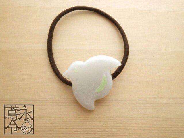 髪ゴム 白色に薄いライムグリーンの目の千鳥の画像1枚目