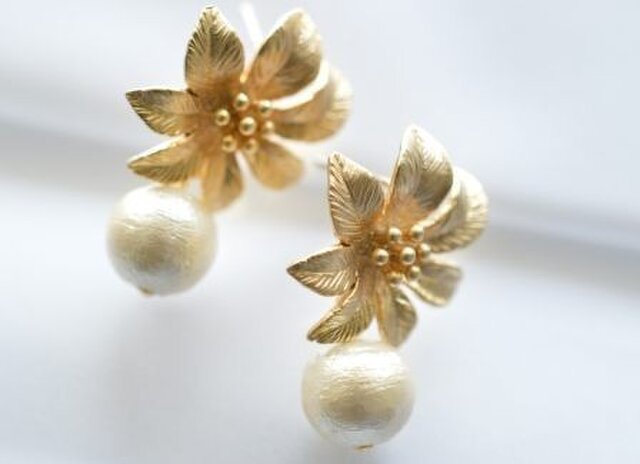 Cotton Pearl Flower Earringsの画像1枚目