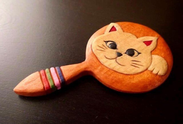 木彫りの手鏡 しろねこちゃん (小)の画像1枚目