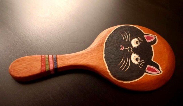 木彫りの手鏡 くろねこちゃん (中)の画像1枚目