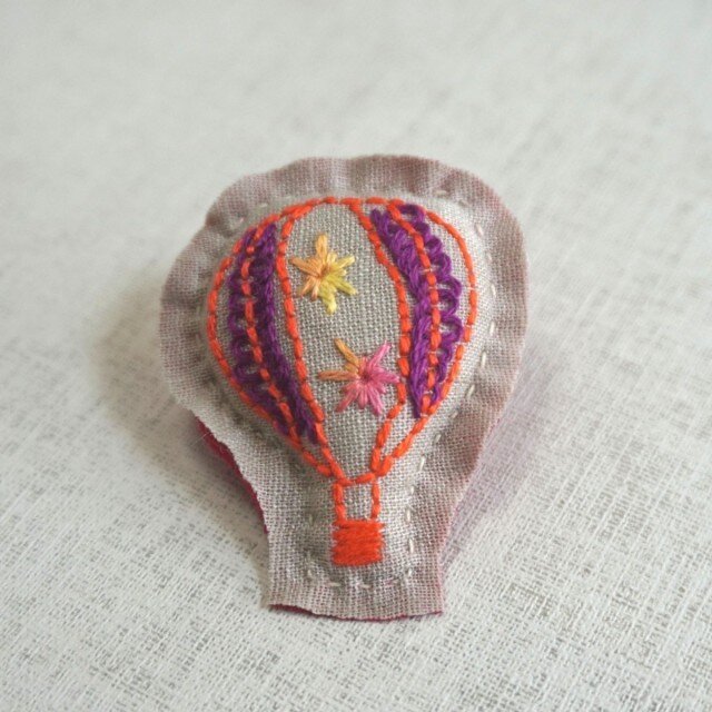 手刺繍ブローチ「ききゅう」の画像1枚目