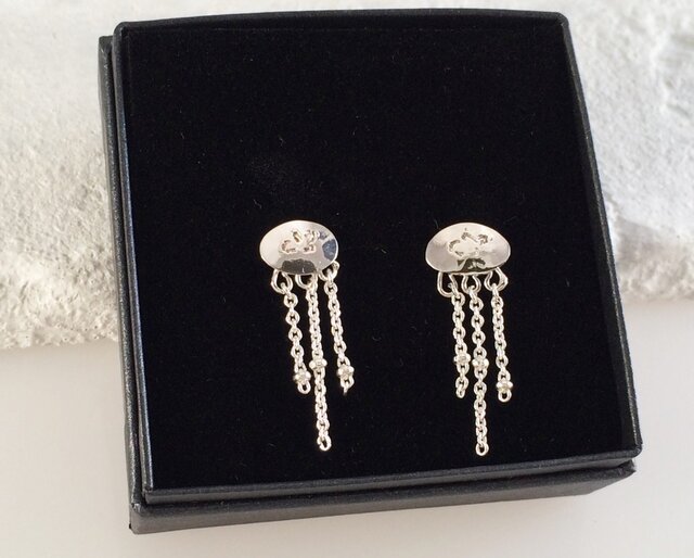 クラゲ◇Silverピアス | iichi 日々の暮らしを心地よくする