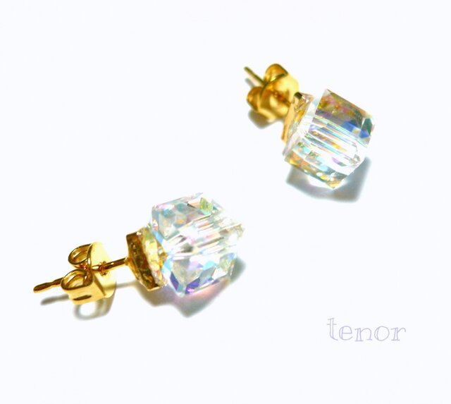 *キューブピアス*【スワロフスキー】の画像1枚目