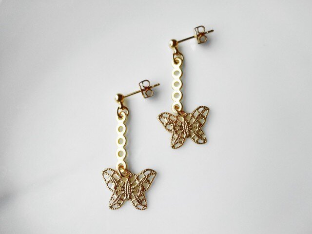 sale golden butterfly ピアスの画像1枚目