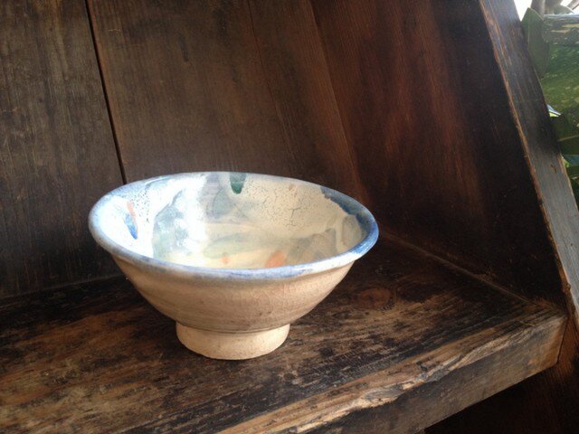 オリーブの葉っぱ柄 色茶碗の画像1枚目