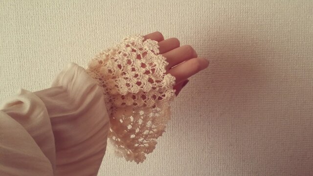 はっぴょうかい、フリルカフス (くりーむ)の画像1枚目