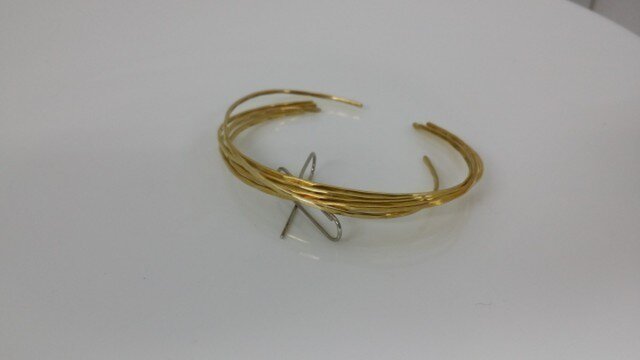 細くシンプルなバングル 幅約2mm 5個セットの画像1枚目