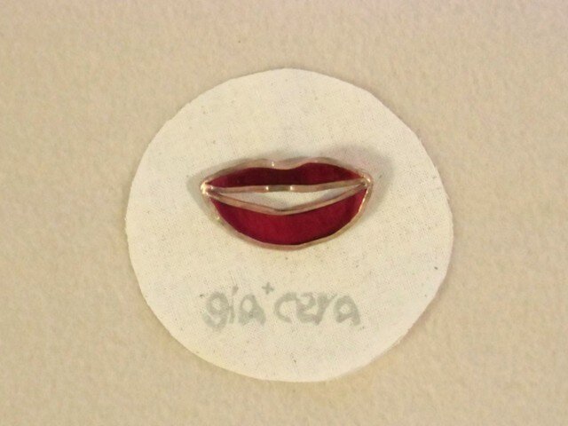 くちびるのブローチの画像1枚目
