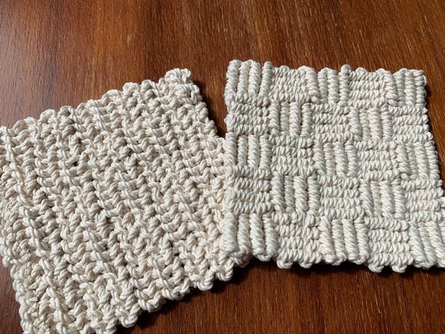両面使える　マクラメ編みのコースター/マット～コットン生成り糸　４目×5ます