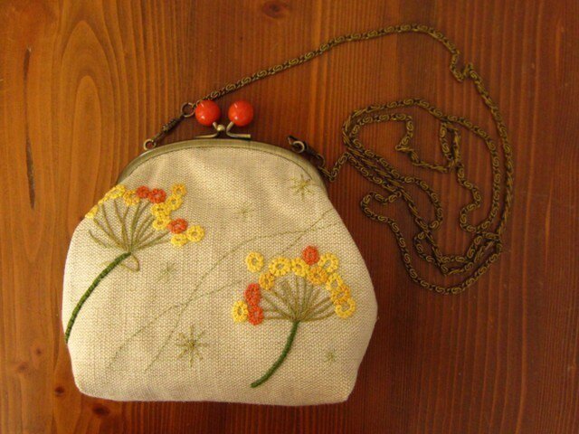 手刺繍・がまぐちポシェット(ohana)の画像1枚目