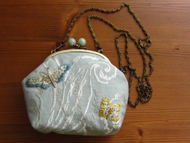 手刺繍・がまぐちポシェットの画像1枚目