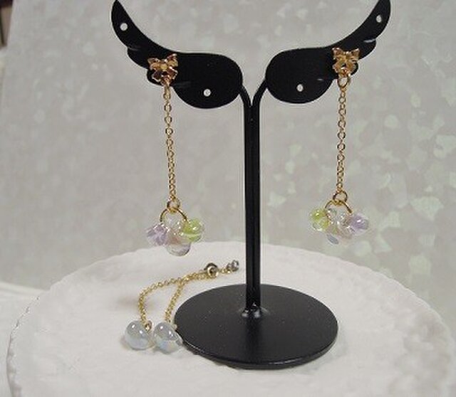 ティアドロップビーズのピアス ２ Iichi ハンドメイド クラフト作品 手仕事品の通販