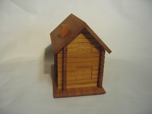 ミニハウスの小物入れ（欅） | iichi 日々の暮らしを心地よくする